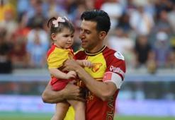 'Bugün buraya kalbimi gömdüm!' İsmail Köybaşı jübileyle veda etti