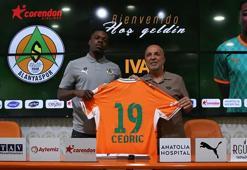 Alanyaspor, Ivan Cedric'i renklerine bağladı