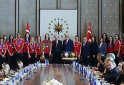 Cumhurbaşkanı Erdoğan, A Milli Kadın Voleybol Takımı'nı kabul etti