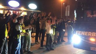Fenerbahçe kafilesi Adana'da coşkuyla karşılandı