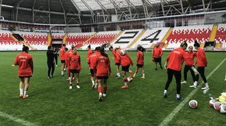 A Milli Kadın Futbol Takımı, Azerbaycan maçı hazırlıklarını Erzincan’da sürdürüyor