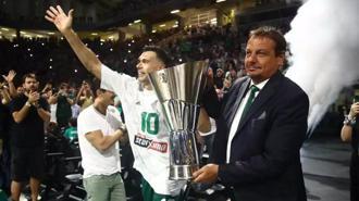 Ergin Ataman ve Kostas Sloukas, EuroLeague kupasını taraftarla buluşturdu