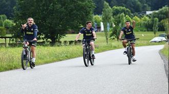 Fenerbahçeli futbolculardan Avusturya'da bisiklet sefası!