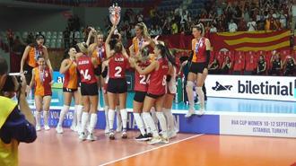 Balkan Kupası, Galatasaray Daikin Kadın Voleybol Takımı'nın ellerinde yükseldi!