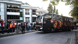 Galatasaray'ı derbiye taraftarlar uğurladı