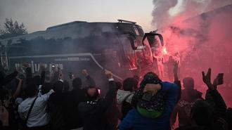 Beşiktaş taraftarları takımını derbiye uğurladı