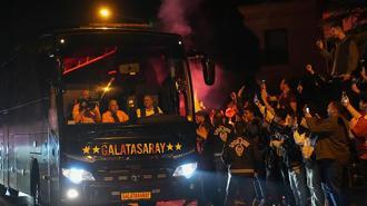 Galatasaray taraftarı, derbinin ardından Florya'ya akın etti!