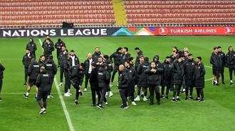 A Milli Futbol Takımımız, Galler maçının oynanacağı Kadir Has Stadyumu’nda yürüyüş yaptı