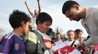 Bolu'da Merih Demiral izdihamı!