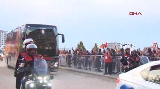 Galatasaray ve Trabzonspor Türkiye Kupası Finali için stada ulaştı