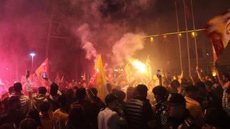 Galatasaray taraftarları dört bir yanda şampiyonluğu kutluyor