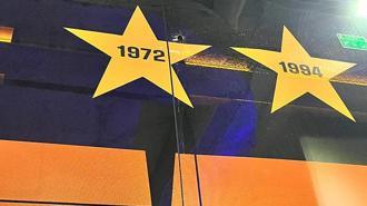 Galatasaray otobüsüne taşlı saldırı