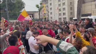 Galatasaray taraftarı şampiyon takımlarını yakından görmek için Beyoğlu'nda
