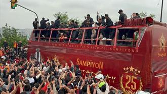 Galatasaray takım otobüsü, Yenikapı'ya gidiyor