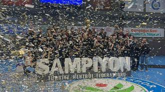 Hentbol Erkekler Süper Ligi şampiyonu Beşiktaş, kupasını aldı