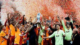 Galatasaray şampiyonluğu taraftarı önünde kutladı