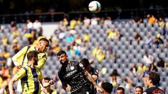 Fenerbahçe: 0 - Konyaspor: 1 (İlk yarı sonucu)