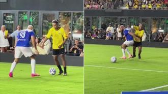 Ronaldinho, Messi'nin koruması Yassine Chueko'yu futboluyla ezdi!