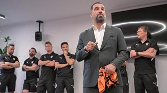 Arda Turan'dan öğrencilerine uyarı: Görmek istemiyorum