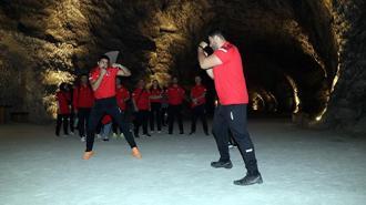 Dünya Şampiyonasına yerin 150 metre altında hazırlandılar
