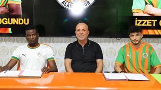 Alanyaspor, Uchenna Ogundu ve İzzet Çelik için imza töreni düzenledi