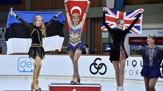Naz Arıcı, artistik patinajda dünya masterlar şampiyonu oldu