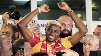Galatasaray'ın yeni transferi Osimhen'e coşkulu karşılama