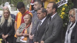 Metin Oktay, kabri başında anıldı