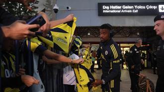 Fenerbahçe kafilesine Samsun'da coşkulu karşılama