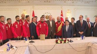 Cumhurbaşkanı Erdoğan, Kırkpınar Yağlı Güreşleri ve Yağlı Güreş Ligi Boy birincilerini kabul etti