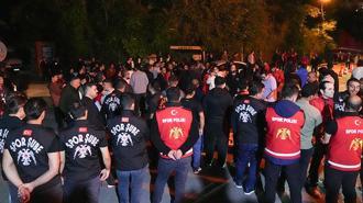 Gençlerbirliği taraftarı, genel kurul talebiyle Beştepe'de toplandı