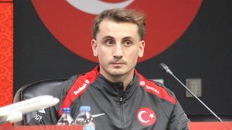 Kerem Aktürkoğlu'ndan eleştirilere cevap! 'Takım içinde gayet güzel hava var'