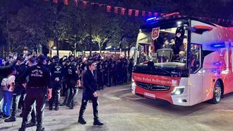 A Milli Futbol Takımı'na Kocaeli'nde coşkulu karşılama!