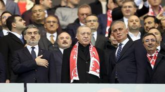 Cumhurbaşkanı Recep Tayyip Erdoğan, Türkiye-Gürcistan maçını tribünlerden takip etti