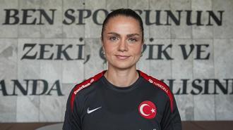 A Milli Kadın Futbol Takımı'nda Melike Pekel: Buralarda olduğumuz için de mutluyuz
