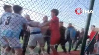 Başakşehirspor - Göktürkspor U16 maçında kavga çıktı
