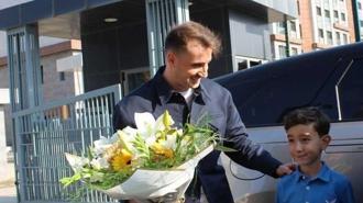 Kerem Aktürkoğlu, okul başkanı seçilen Aras'ın seçim vaadini yerine getirdi.