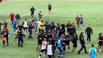 Artvin’de amatör maçta ortalık karıştı: Tekmeler havada uçuştu