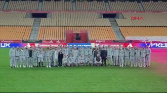 A Milli Futbol Takımı, La Cartuja Stadı'nda yürüyüş yaptı
