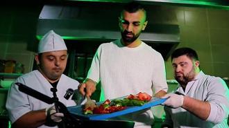 Serdar Dursun mutfakta hünerlerini sergiledi!