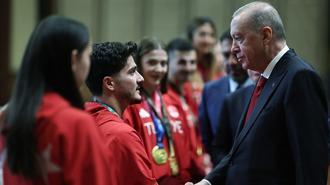 Cumhurbaşkanı Erdoğan, çeşitli branşlardan başarılı sporcuları kabul etti