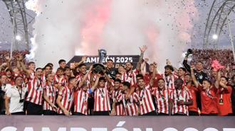 Fernando Muslera, 1 haftada 2 kez kupa kazandı!