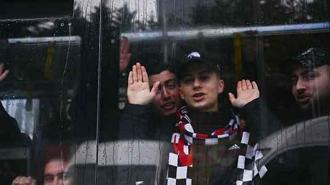 Beşiktaşlı taraftarlar, derbi için Chobani Stadı'na geldi