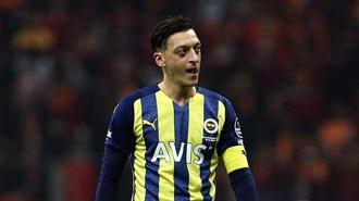 Mesut Özil'den Fenerbahçe sözleri: Umarım sezon sonunda da şampiyonluğu kutlarlar