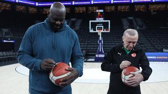 Cumhurbaşkanı Erdoğan, eski NBA oyuncusu Shaquille O'Neal ile basketbol oynadı