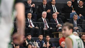 Gençlik ve Spor Bakanı Bak, Okul Sporları Basketbol Gençler Türkiye Birinciliği finallerini izledi