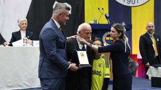 Fenerbahçe Divan Kurulu'nda duygusal anlar! Gözyaşlarına hakim olamadı