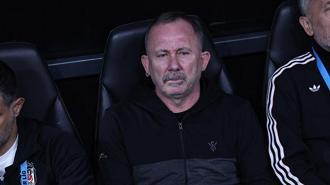 Beşiktaş-Trabzonspor derbisinde tribünlerden tepki!