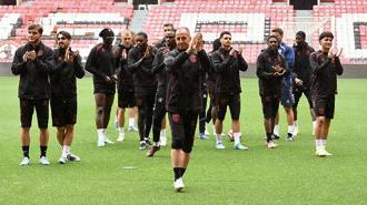 Samsunspor, Göztepe maçı hazırlıklarını taraftarı önünde tamamladı