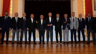 Galatasaray’ın efsaneleri UEFA Kupası zaferinin yıl dönümünde bir araya geldi